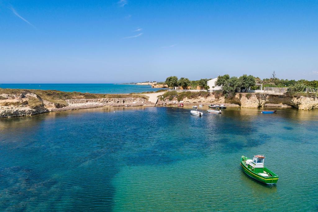 Villa Baia del Mar (Italia Santa Maria del Focallo) Villa Baia del Mar (Italia Santa Maria del Focallo)
