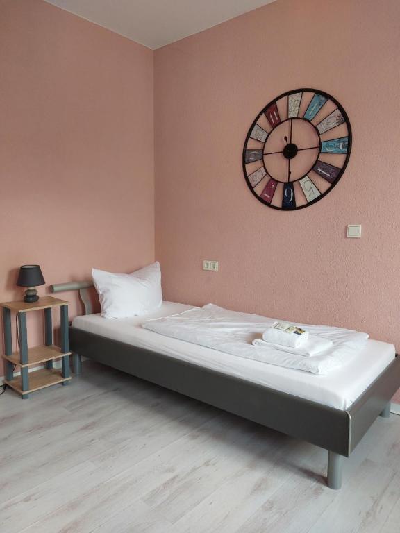 Ricks City Hotel - Single Room