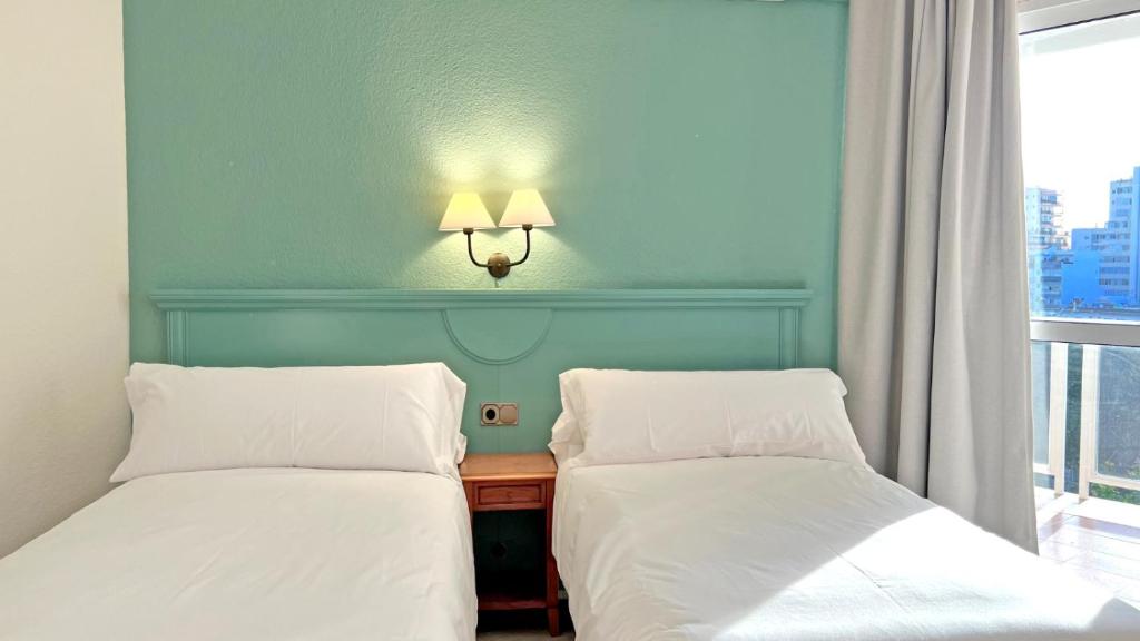 Säng eller sängar i ett rum på Moon Dreams Fuengirola