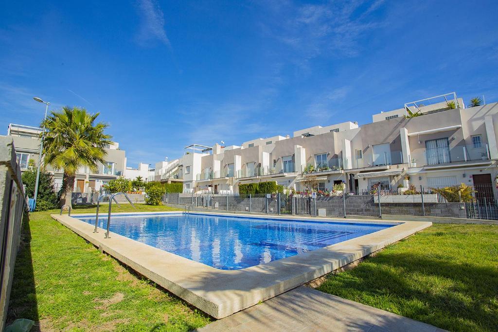 Bazén v ubytování 036 Premium Bungalow - Alicante Holiday nebo v jeho okolí