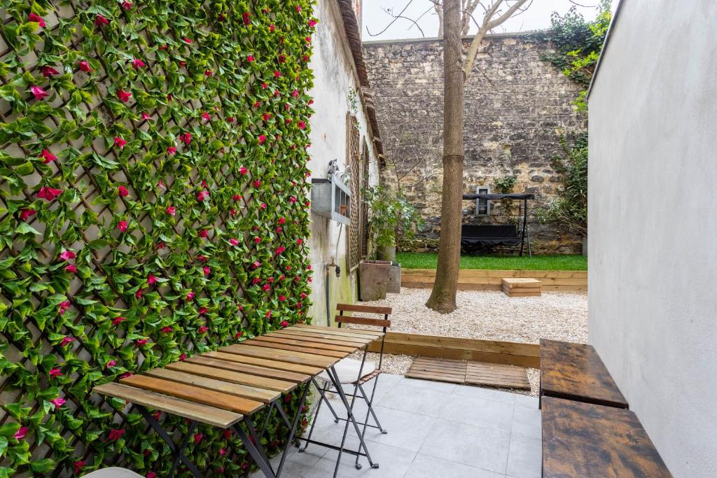 Vonkajšia záhrada v ubytovaní Rare! private garden in Paris, close to Sacre Coeur Basilica!