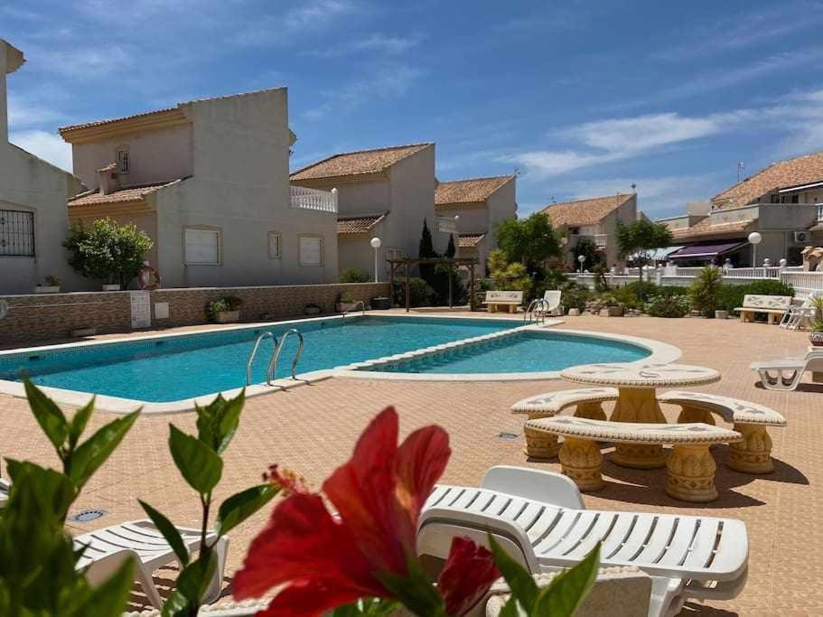 Bazén v ubytovaní Acogedor duplex en la zona del Golf alebo v jeho blízkosti