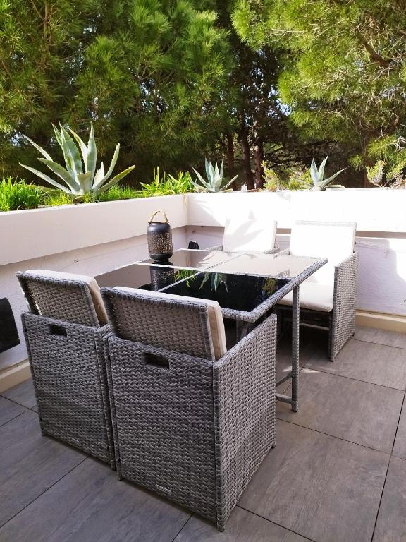 Vonkajšia záhrada v ubytovaní Charmant T2 terrasse, bord de mer