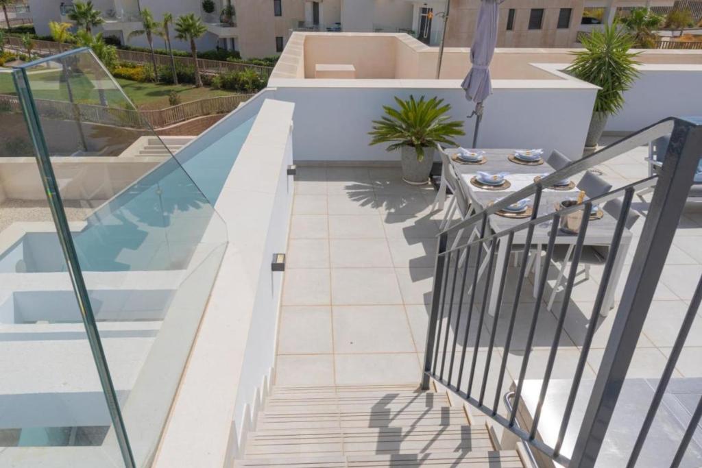 Balkon lub taras w obiekcie Luxurious penthouse in La Cala Casa Banderas - 3 Golf Facilites close by!
