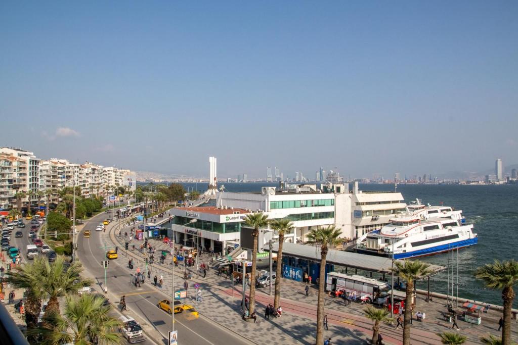 Kép Spacious Flat with Sea View in İzmir Karsiyaka szállásáról İzmirban a galériában