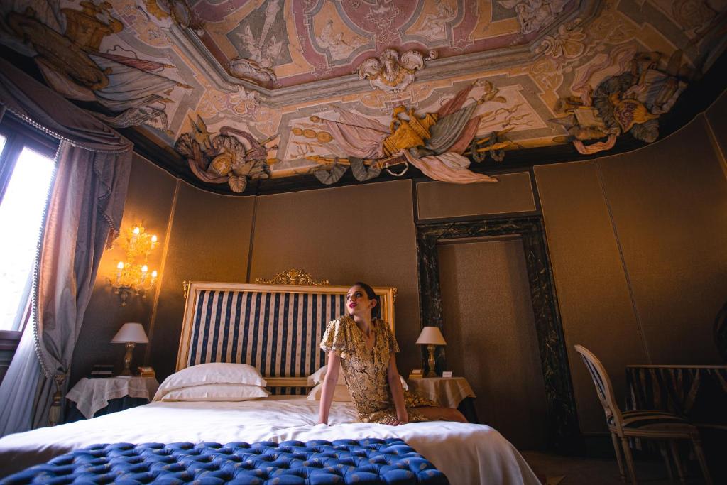 Postel nebo postele na pokoji v ubytování Ca' Sagredo Hotel