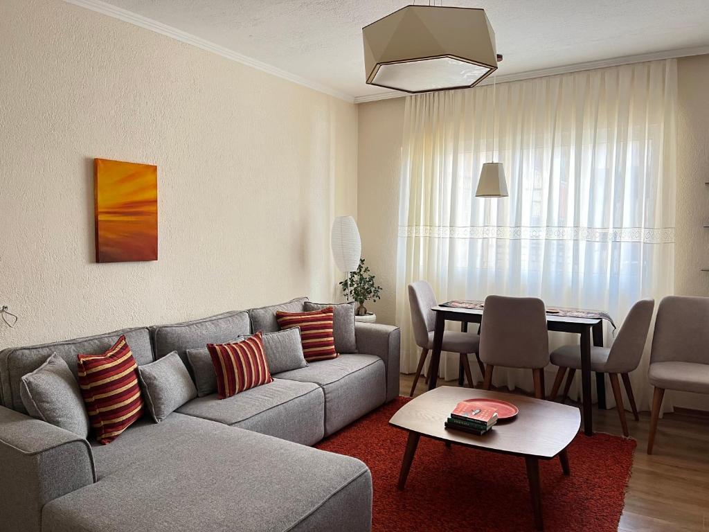 Prostor za sedenje u objektu Cozy Apartment near Ohrid Lake