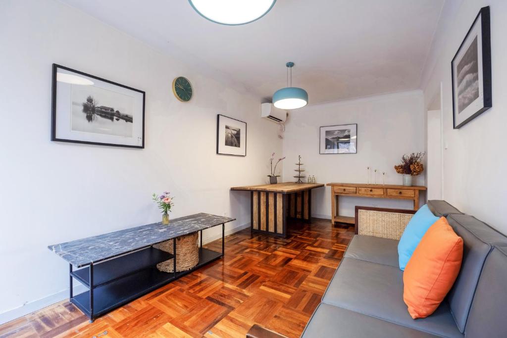 Posezení v ubytování 6號花園別墅酒店 Shenzhen No'6 Garden Villa --French Window with garden view,Close to Sea World &Shekou Ferry Port &K11 Ecoast &Subway Nearby ,Offer Western food and coffee &English speaking with tour services