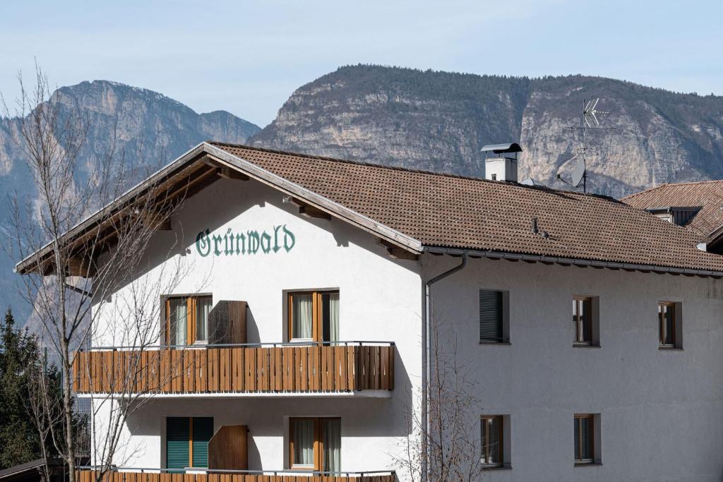 Nespecifikovaný výhled na hory nebo výhled na hory při pohledu z hotelu