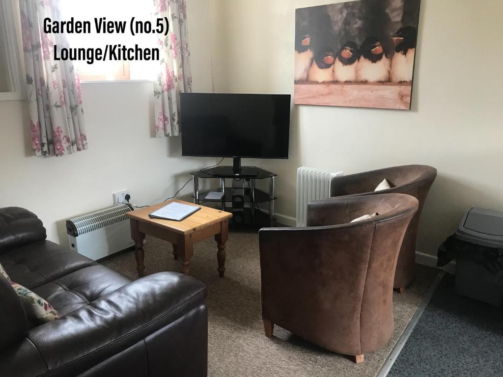 Court Farm Holiday Bungalows Ltd - 