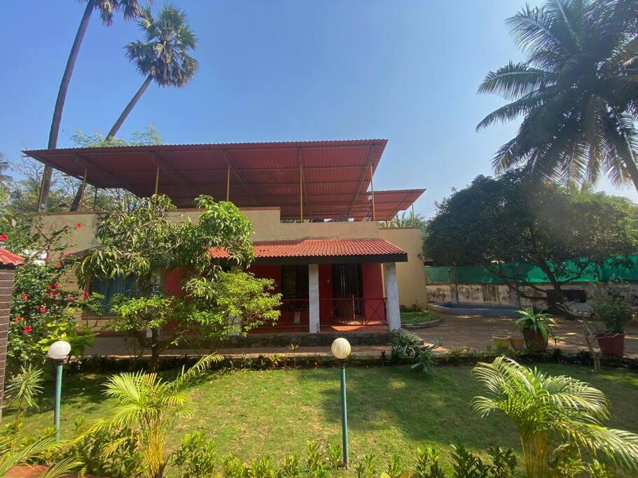 Godwins Bungalow in Mumbai, Madh Island, India
