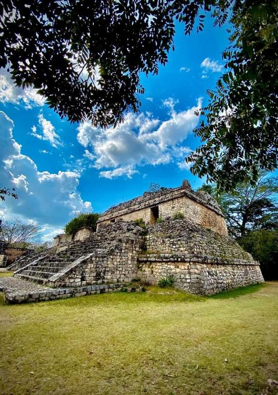 Tour zona arqueológica Ek Balam, cenote y pueblo mágico