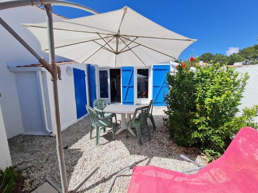 Patio alebo iná vonkajšia časť ubytovania LES MARAICHINES PISCINE COLLECTIVE