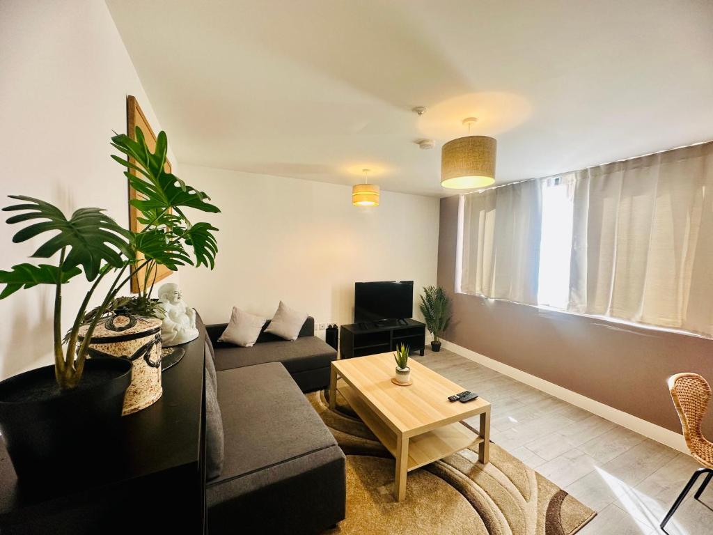 a living room with a couch and a table at Hemel Apartments- Sunset retreat in Hemel Hempstead