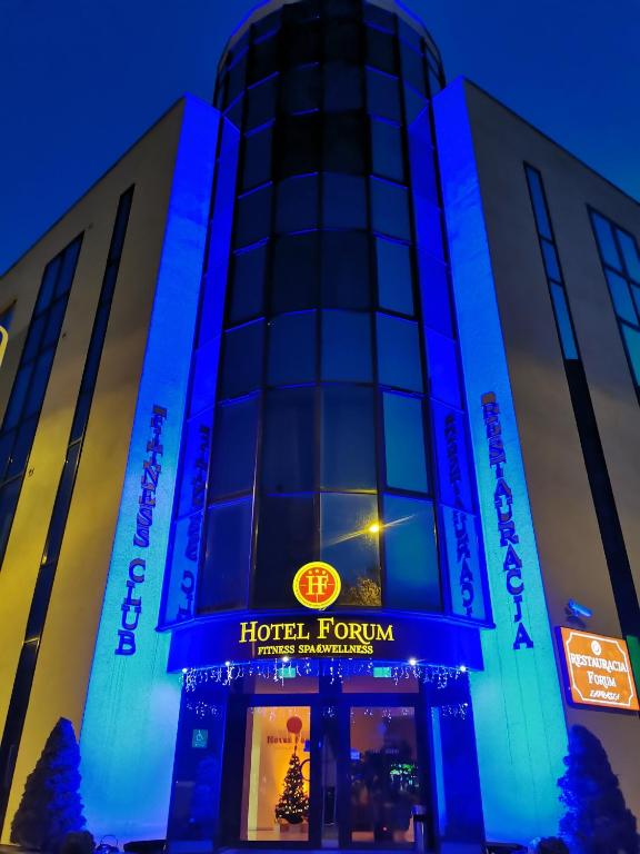 widok na hotel w obiekcie Hotel Forum Fitness Spa & Wellness w mieście Lublin
