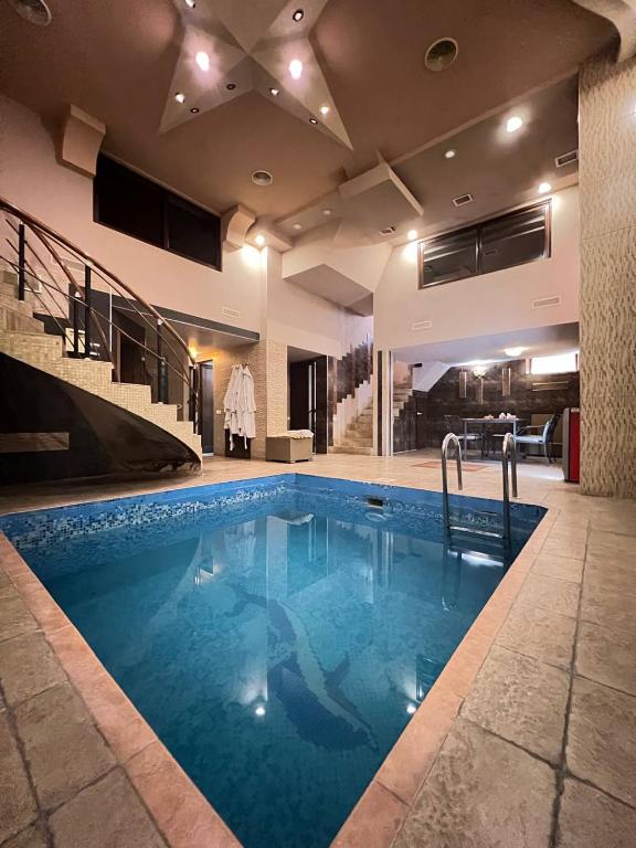 Bazén v ubytování JOY Hotel nebo v jeho okolí