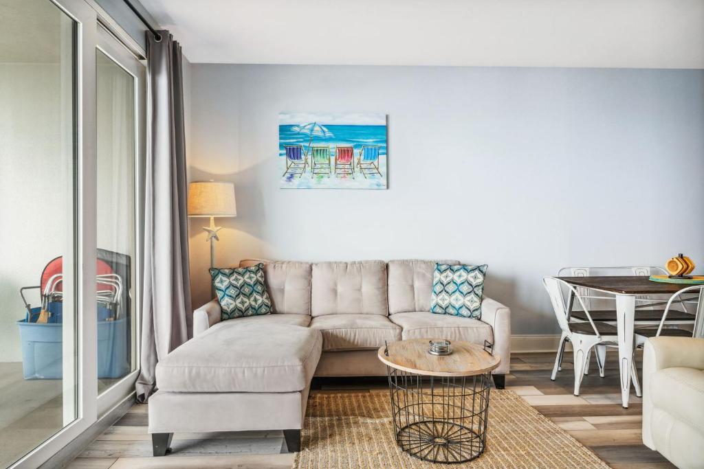 Eternal Waters at Laketown Wharf 1221 by Nautical Properties Vacation