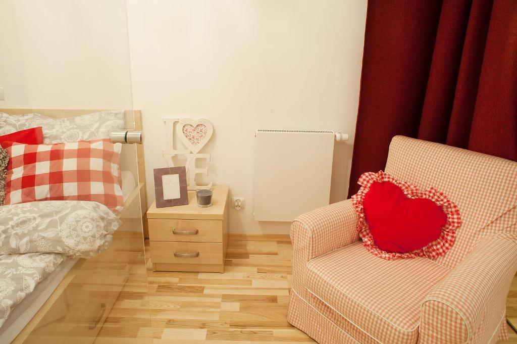 Postel nebo postele na pokoji v ubytování Apartamenty Czerwone Maki Wisła