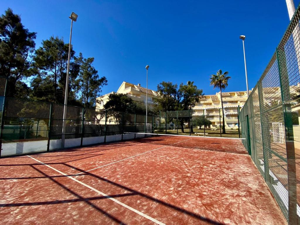 Tenis a/nebo squash v ubytování Caleta Vyb nebo okolí