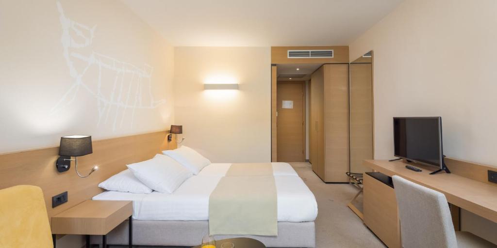 Aminess Liburna Hotel - Superior Double Room With Balcony And Extra Bed