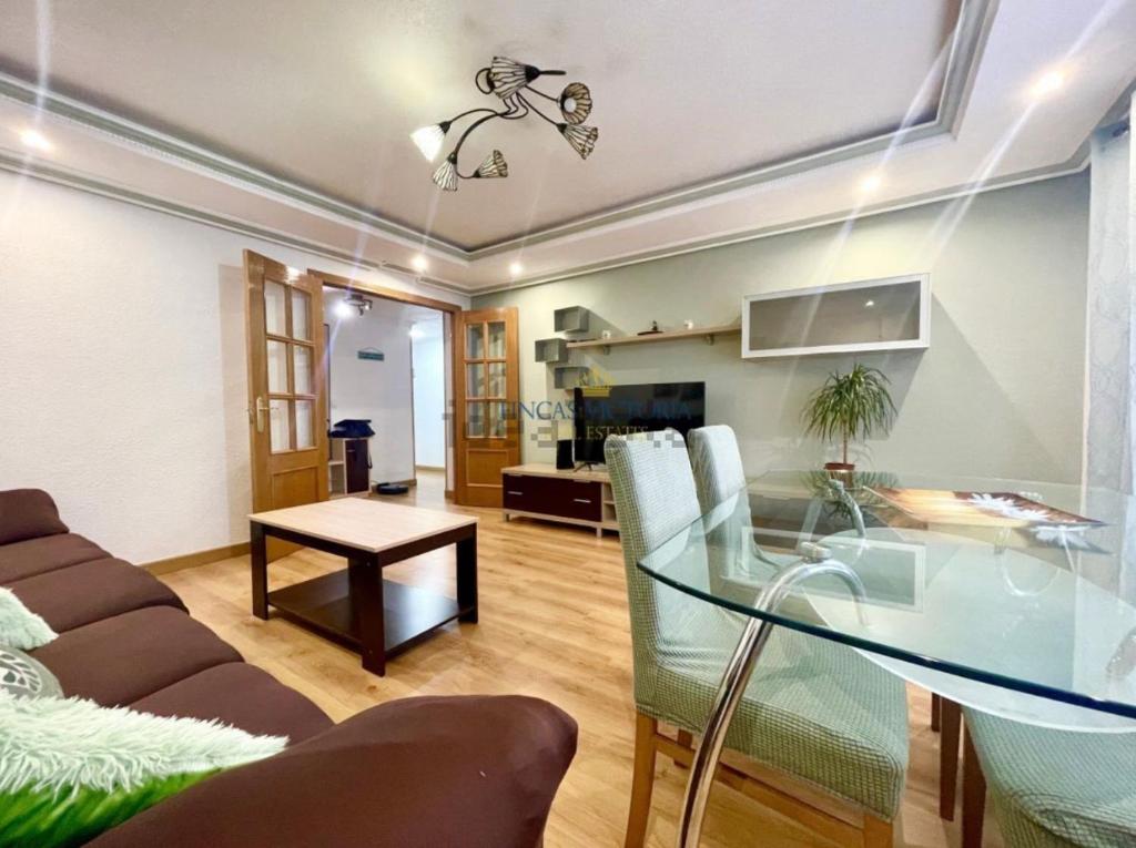 Apartamentos Amplio piso céntrico en Águilas, 800 metros de la playa, garaje y wifi gratis en Águilas, Murcia