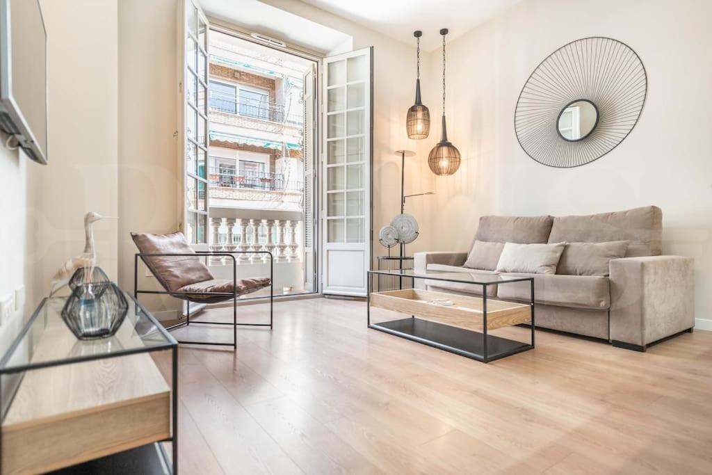 Chic apartment with parking in the heart of Malaga REMS