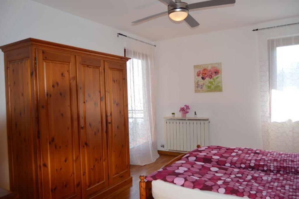 A bed or beds in a room at Il lago e la collina