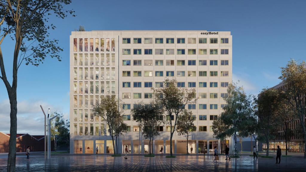 un revestimiento de un gran edificio blanco en easyHotel Paris Nord Aubervilliers en Aubervilliers