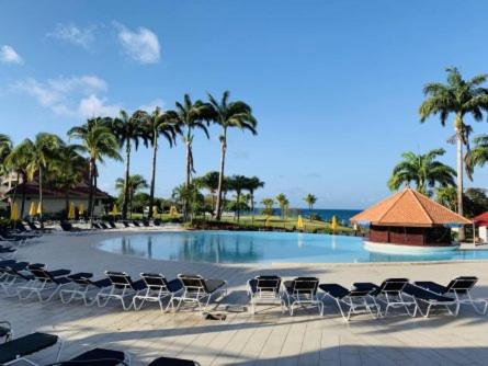 Bazén v ubytování Appartement 2 à 6 personnes dans un magnifique complexe de Vacances à Sainte-Luce nebo v jeho okolí