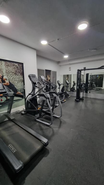 Fitness centrum a/nebo fitness zařízení v ubytování Nice Studio Near The Sea