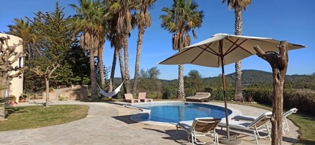 Booking.com: Villa Karma, piscina y jardín. , Sant Joan de ...