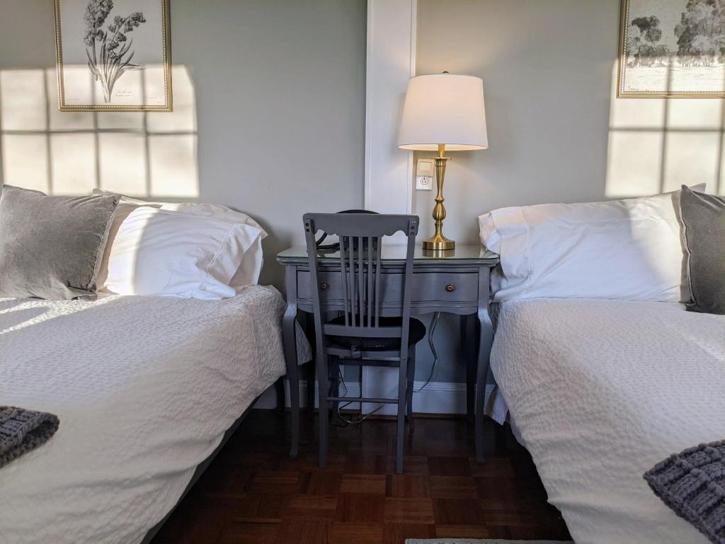 Stanton House Inn - 高级皇后室，有两个大号床 - 顶层