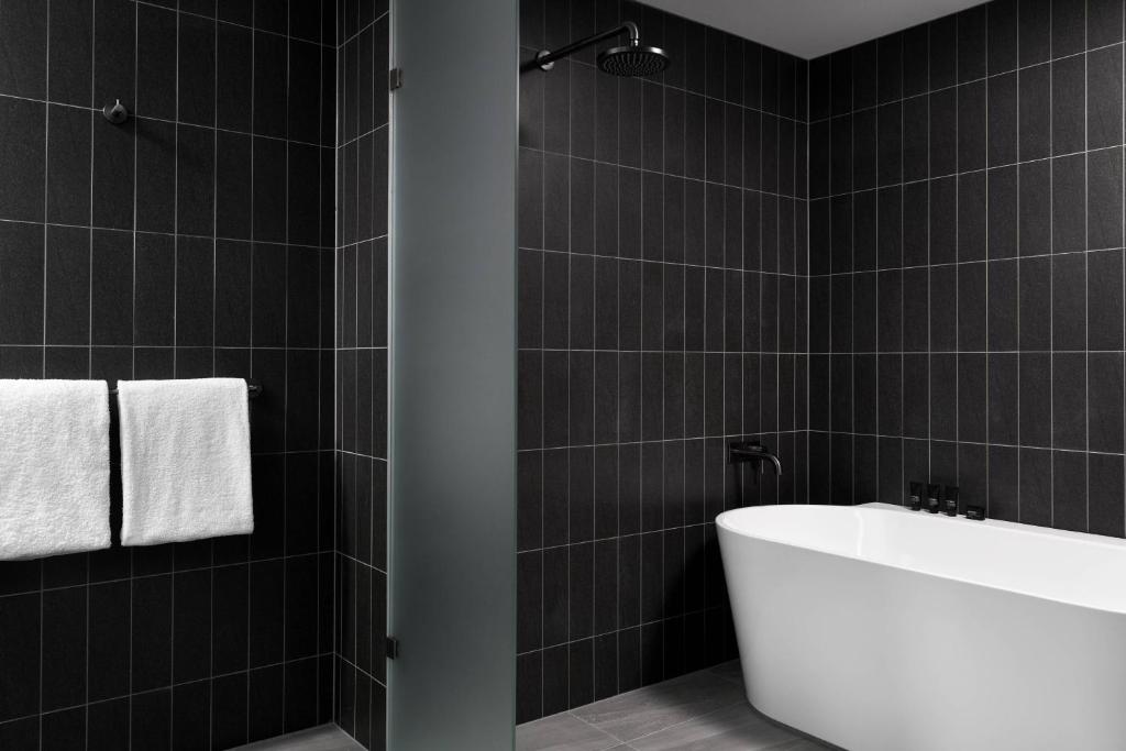 Midnight Hotel, Autograph Collection - Resim 23