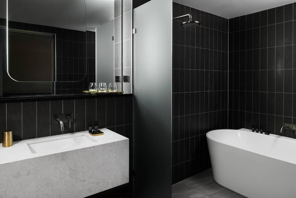 Midnight Hotel, Autograph Collection - Resim 24