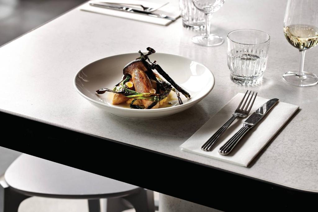 Midnight Hotel, Autograph Collection - Resim 41