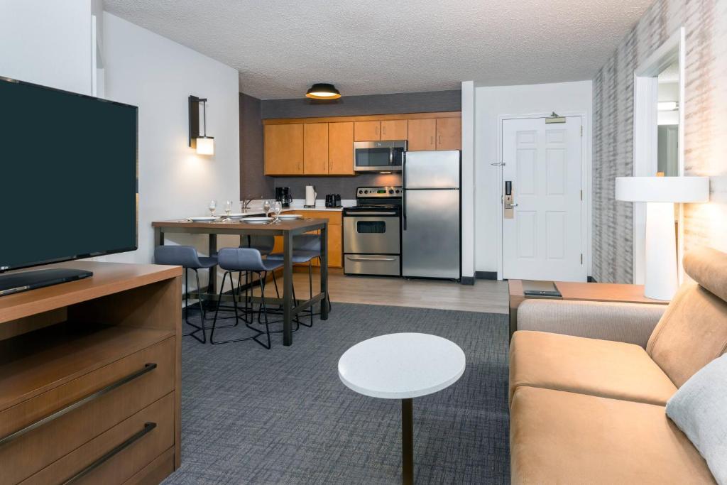 Kuchyň nebo kuchyňský kout v ubytování Residence Inn Wayne