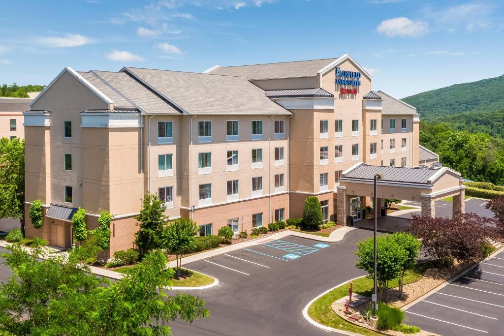 an image of a hotel with a parking lot at Fairfield Inn & Suites Chattanooga I-24/Lookout Mountain in Chattanooga