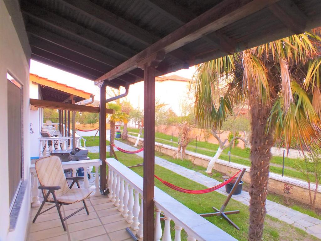 A garden outside Asprovalta Family Villas