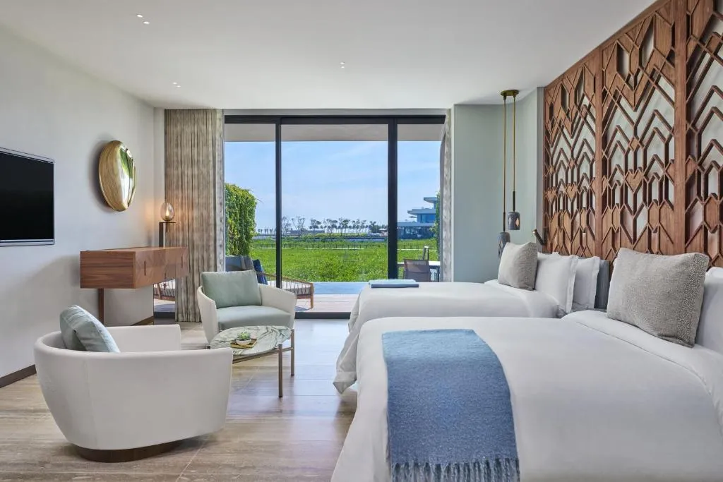 Grand Luxe Queen Room with Two Queen Beds, Ocean View and Plunge Pool