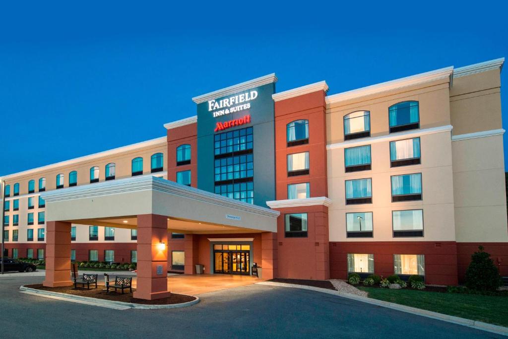a rendering of the front of a hotel at Fairfield Inn & Suites by Marriott Lynchburg Liberty University in Lynchburg