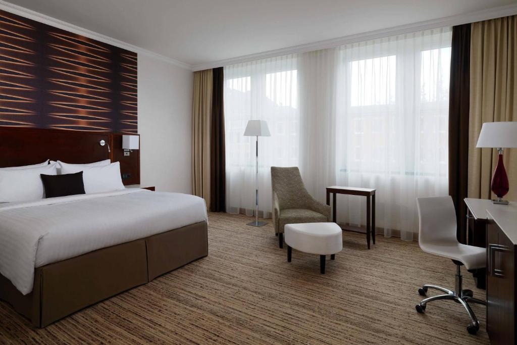 Postel nebo postele na pokoji v ubytování Cologne Marriott Hotel