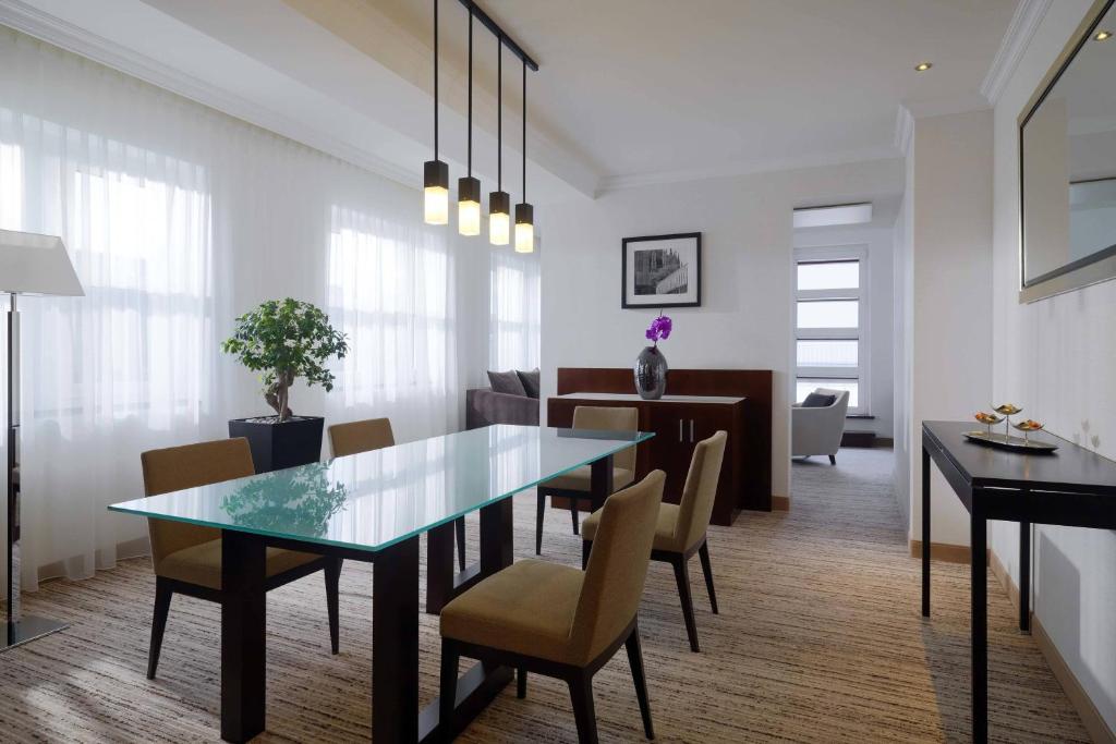Posezení v ubytování Cologne Marriott Hotel