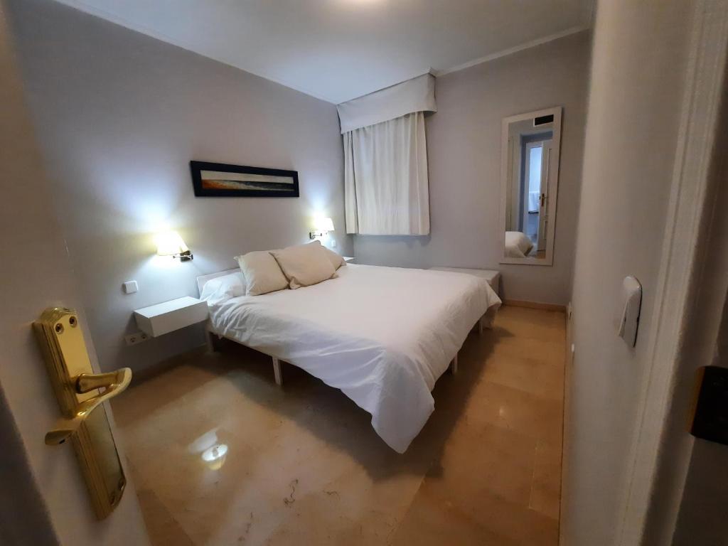 Triana Suite Torre Sevilla, parking free gratis!, Sevilla ...