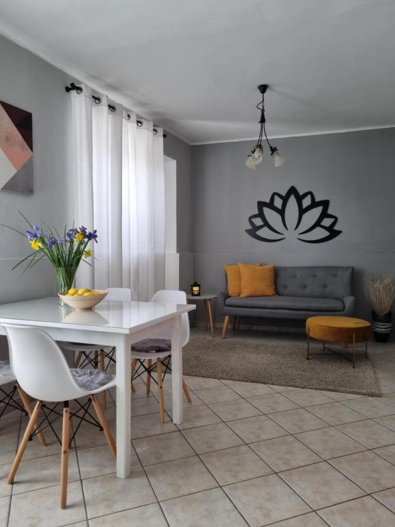 a living room with a white table and a couch at Mili Apartament in Vela Luka