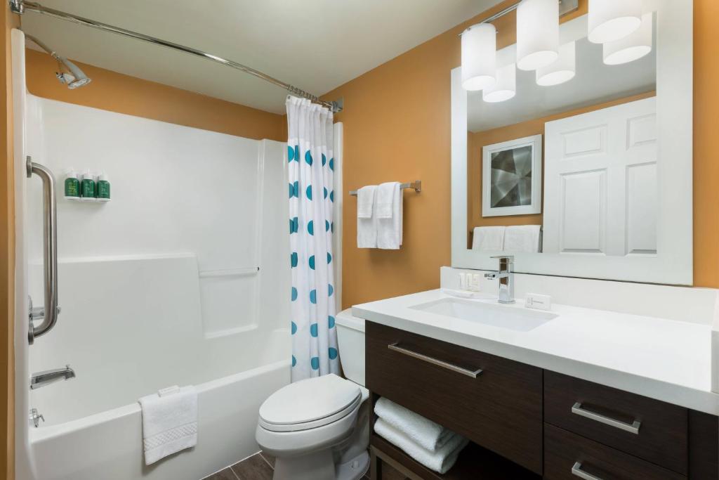 Koupelna v ubytování MainStay Suites Mt Laurel - Philadelphia