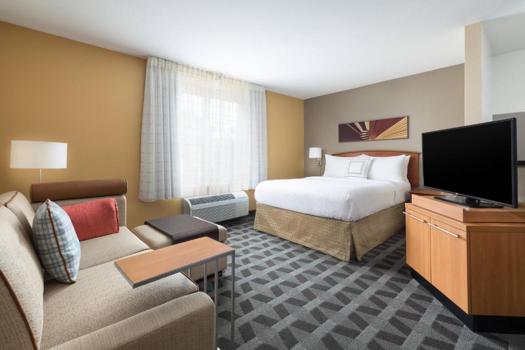 TV a/nebo společenská místnost v ubytování MainStay Suites Mt Laurel - Philadelphia