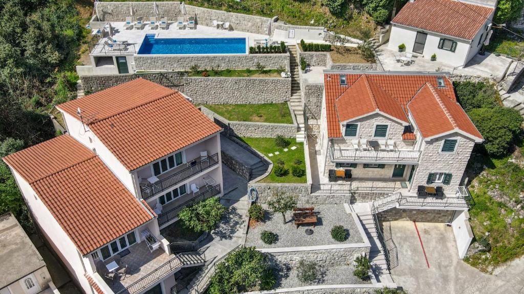 Basen w obiekcie Apartments Dončić lub w pobliżu