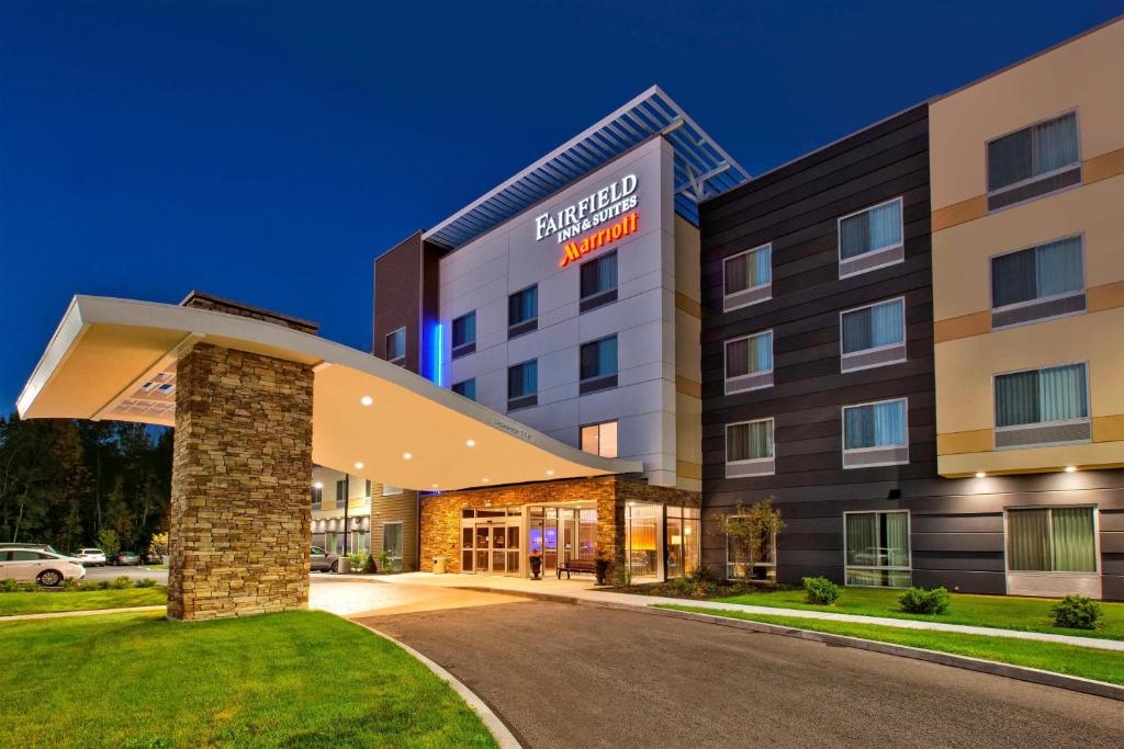 a rendering of the hotel exterior at night at Fairfield Inn & Suites by Marriott Plattsburgh in Plattsburgh