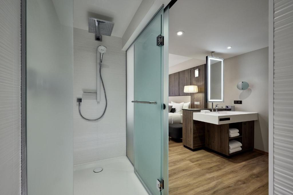 Koupelna v ubytování AC Hotel by Marriott Strasbourg