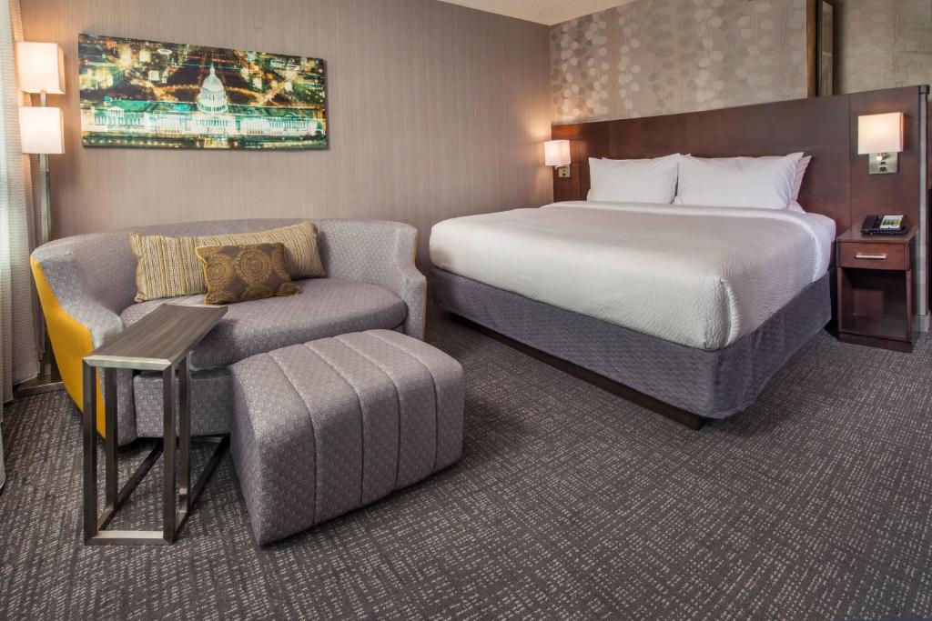 Courtyard Washington, DC/U.S. Capitol - King Room With Sofa Bed